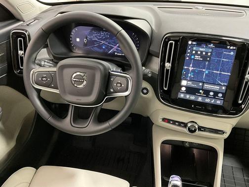 2026 Volvo XC40 B5 Ultra