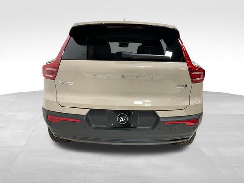 2026 Volvo XC40 B5 Ultra