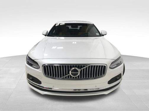 Crystal White Metallic 2023 Volvo S90 B6 Ultimate