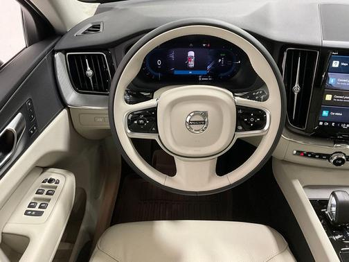 2025 Volvo XC60 Plug-In Hybrid T8 Plus