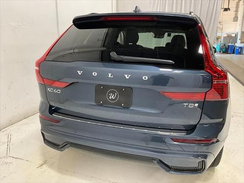 2025 Volvo XC60 Plug-In Hybrid T8 Plus