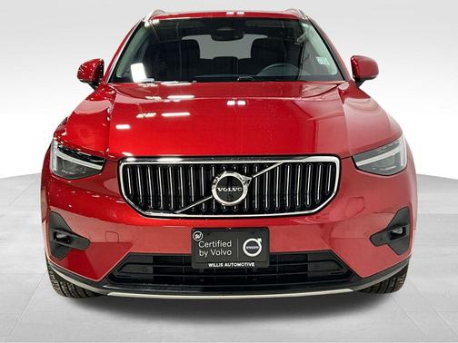 2025 Volvo XC40 B5 Ultra Bright Theme