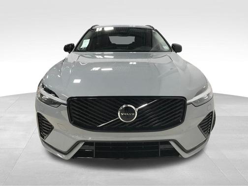 Vapour Grey Metallic 2026 Volvo XC60 B5 Plus