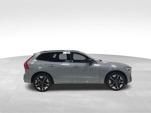 Vapour Grey Metallic 2026 Volvo XC60 B5 Plus