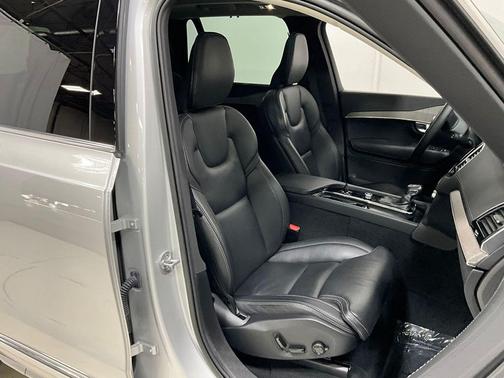 2022 Volvo XC90 T6 Inscription