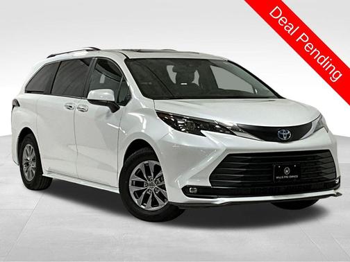 2025 Toyota Sienna XLE