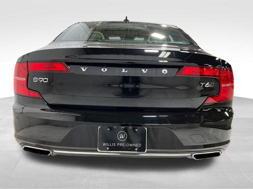 2017 Volvo S90 T6 Momentum