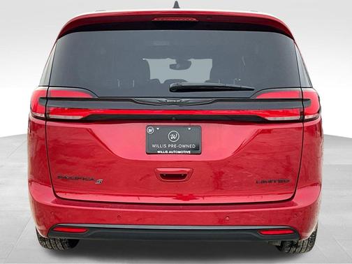 Red Hot Pearlcoat 2025 Chrysler Pacifica Limited