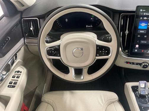 2026 Volvo XC90 Plug-In Hybrid Ultra Dark Theme, T8 AWD, Electric/Gasoline, 7 Seats