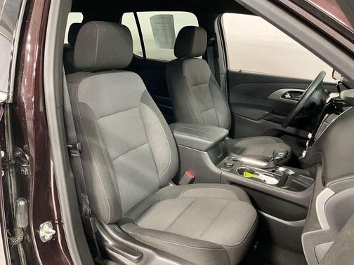 Black Cherry Metallic 2023 Chevrolet Traverse LT Cloth