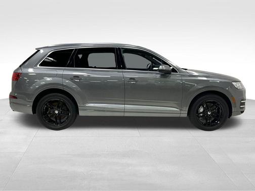Graphite Gray Metallic 2017 Audi Q7 3.0T Premium