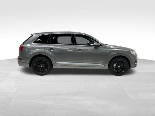 Graphite Gray Metallic 2017 Audi Q7 3.0T Premium