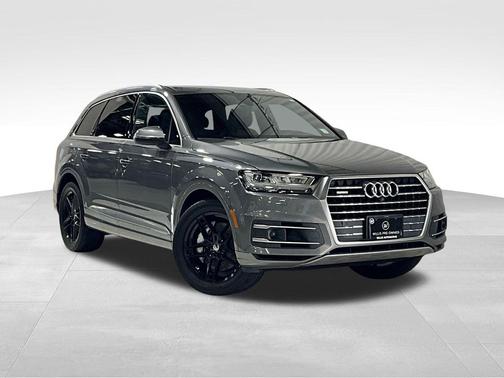 Graphite Gray Metallic 2017 Audi Q7 3.0T Premium