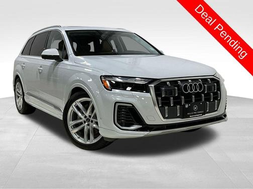 Glacier White Metallic 2025 Audi Q7 55 Prestige