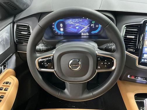 2024 Volvo XC90 Recharge Plug-In Hybrid T8 Ultimate Bright Theme 7-Seater