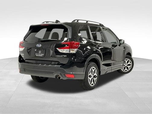 Crystal Black Silica 2023 Subaru Forester Premium