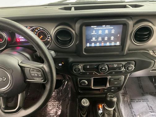 Bright White Clearcoat 2022 Jeep Wrangler Unlimited Sport