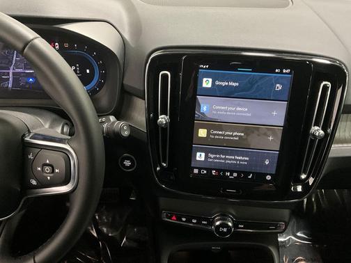 2025 Volvo XC40 B5 Plus Bright Theme