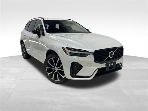 2023 Volvo XC60 B5 Plus Dark Theme