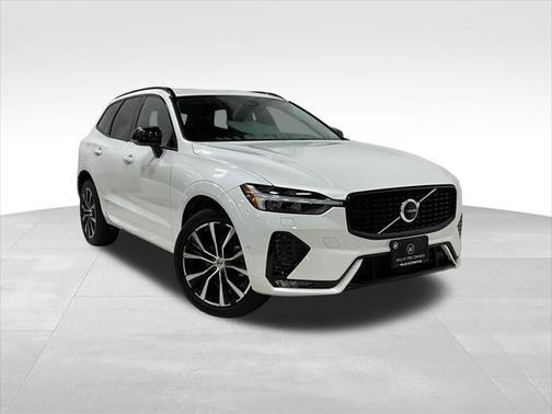 2023 Volvo XC60 B5 Plus Dark Theme