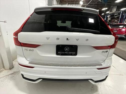 2023 Volvo XC60 B5 Plus Dark Theme