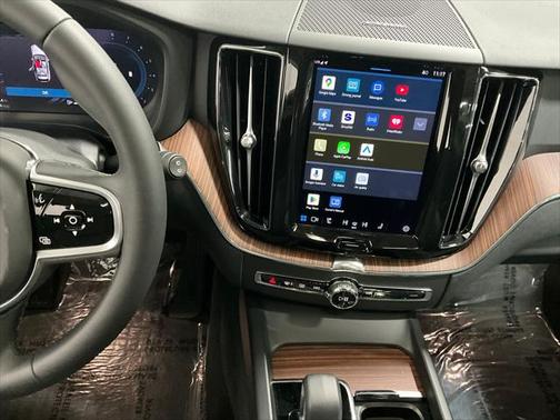 2023 Volvo XC60 B5 Plus Dark Theme