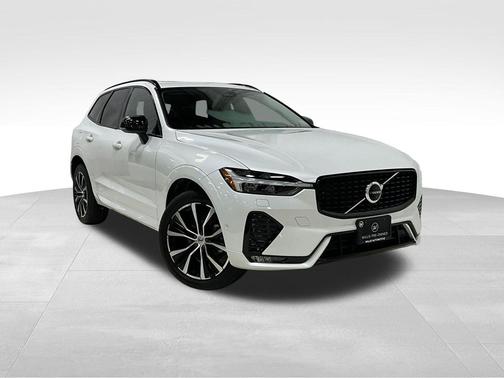 2023 Volvo XC60 B5 Plus Dark Theme