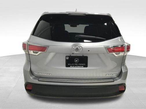 Silver Sky Metallic 2016 Toyota Highlander XLE