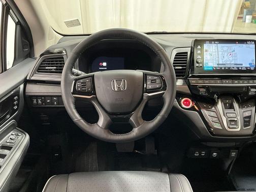 Crystal Black Pearl 2025 Honda Odyssey Elite