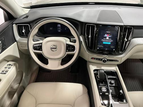 2025 Volvo XC60 Plug-In Hybrid T8 Plus