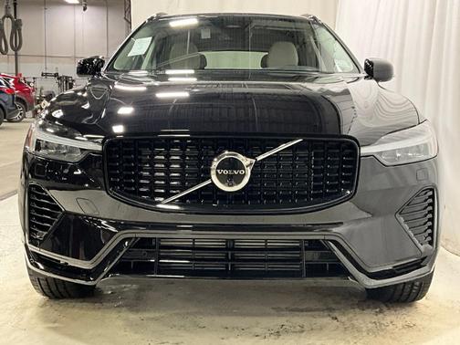 2025 Volvo XC60 Plug-In Hybrid T8 Plus