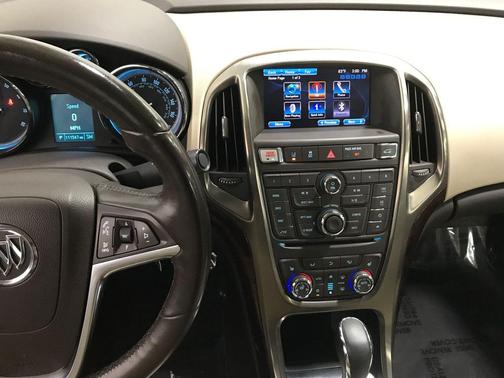White Diamond Clearcoat 2014 Buick Verano Leather Group