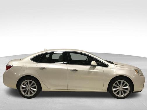 White Diamond Clearcoat 2014 Buick Verano Leather Group
