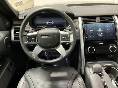 Varesine Blue Metallic 2025 Land Rover Discovery P300 S