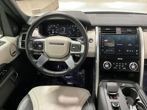 2023 Land Rover Discovery P360 Metropolitan Edition