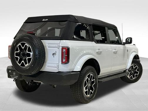 Oxford White 2024 Ford Bronco Outer Banks