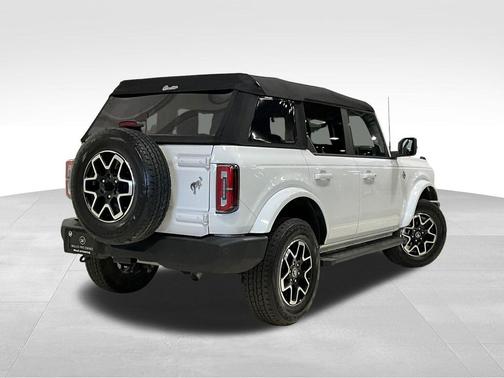 Oxford White 2024 Ford Bronco Outer Banks
