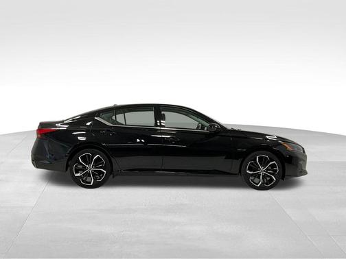 Super Black Clearcoat 2024 Nissan Altima SR FWD