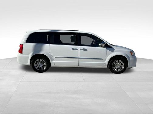 2014 Chrysler Town & Country Touring-L