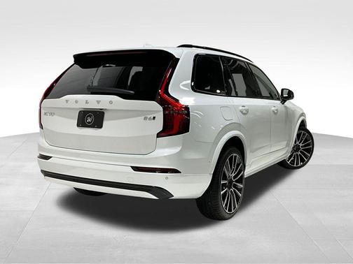 2026 Volvo XC90 B6 Ultra Dark Theme 7-Seater