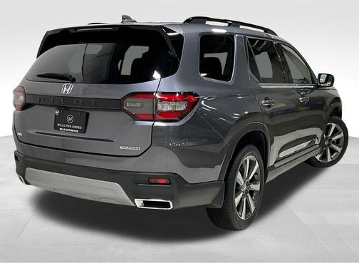 Modern Steel Metallic 2023 Honda Pilot Touring 8-Passenger