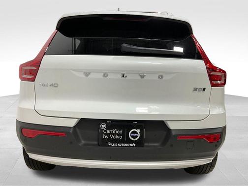 2025 Volvo XC40 B5 Plus Bright Theme