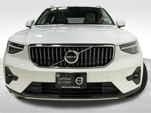 2025 Volvo XC40 B5 Plus Bright Theme