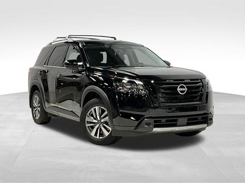 Super Black 2025 Nissan Pathfinder SL 4WD