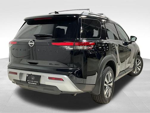 Super Black 2025 Nissan Pathfinder SL 4WD