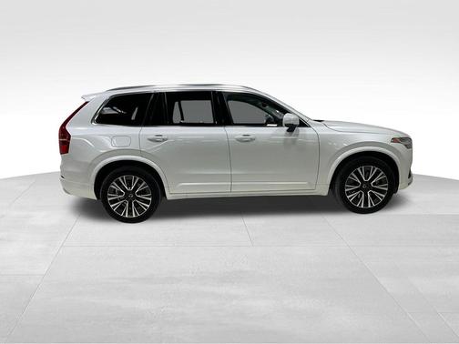 Crystal White Metallic 2020 Volvo XC90 T6 Momentum