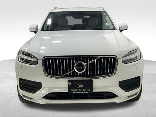 2020 Volvo XC90 T6 Momentum