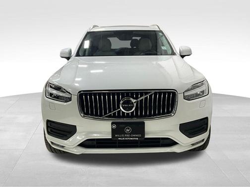 Crystal White Metallic 2020 Volvo XC90 T6 Momentum