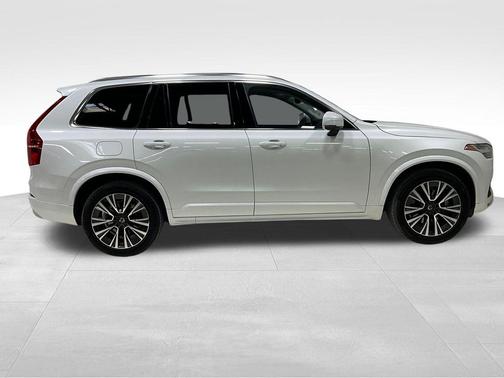 2020 Volvo XC90 T6 Momentum