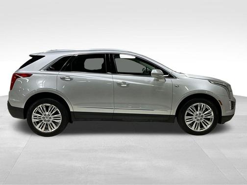 Radiant Silver Metallic 2017 Cadillac XT5 Premium Luxury